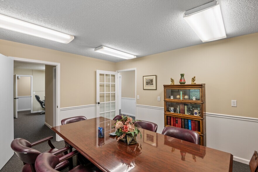 More Photos Of 123 Lawand Dr, Columbia Office Residential For Sale