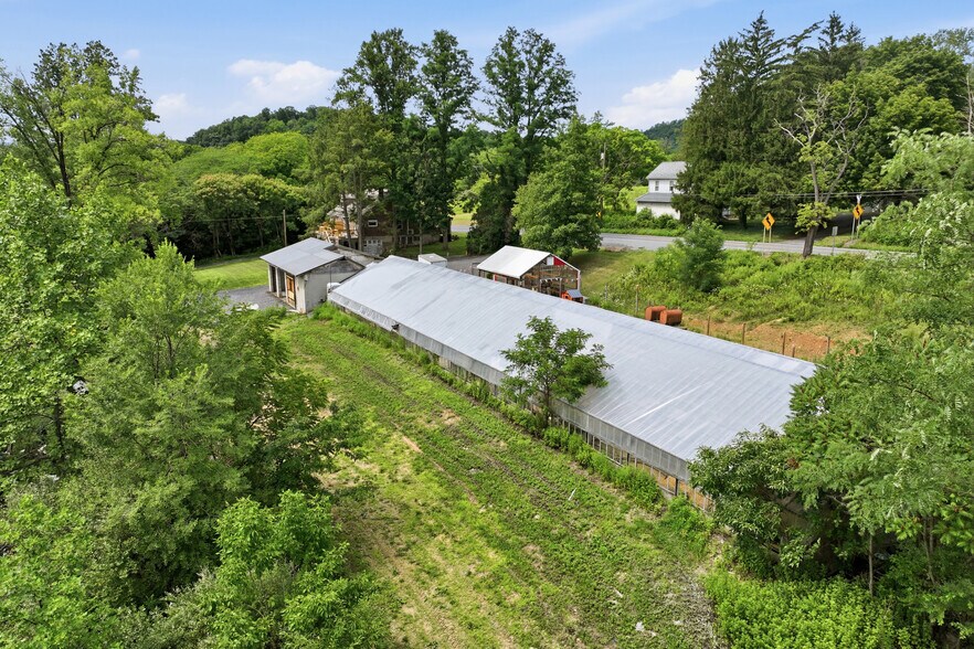 More Photos Of 429 Riverview Dr, Walnutport Flex For Sale