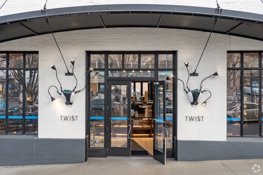 More Photos Of 2310-2325 NW Westover Rd, Portland Freestanding For Lease