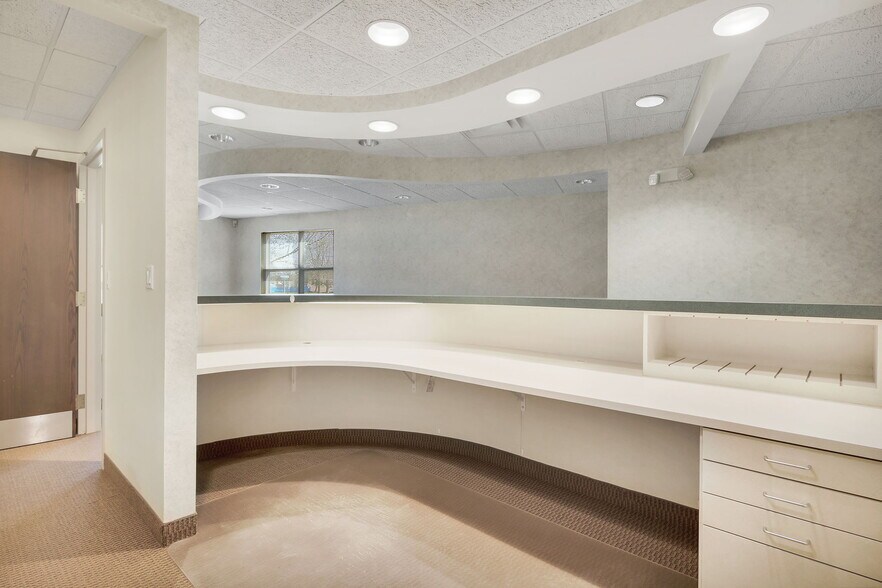 More Photos Of 1511 Northway Dr, Saint Cloud Medical For Sale