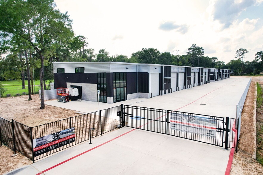 More Photos Of 12402 Malcomson Rd, Houston Self Storage For Sale