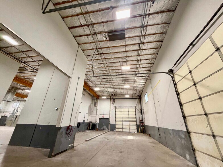 More Photos Of 5 Airpark Vista Blvd, Dayton Manufacturing For Lease