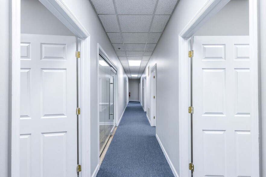 More Photos Of 1111 Cambridge Sq, Alpharetta Office Residential For Lease