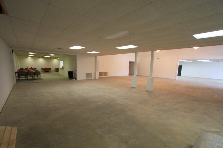More Photos Of 108 SE 6th St, Abilene Specialty For Sale