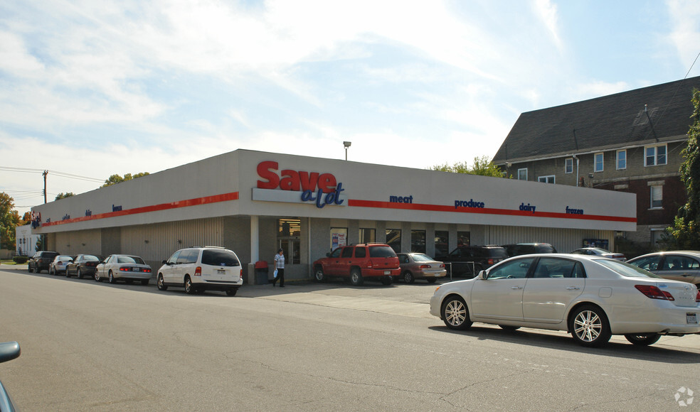 Primary Photo Of 1400 Chestnut St, Kenova Supermarket For Sale