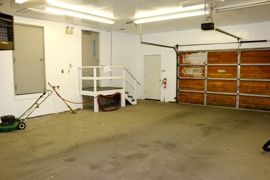 More Photos Of 3897 Wilder Rd, Bay City General Retail For Lease