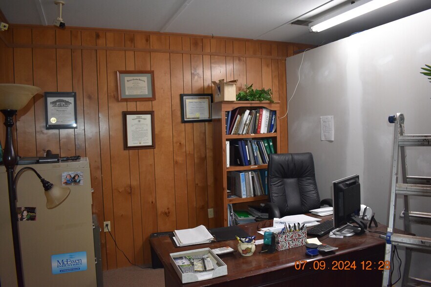 More Photos Of 826 S Post Rd, Shelby Storefront For Lease