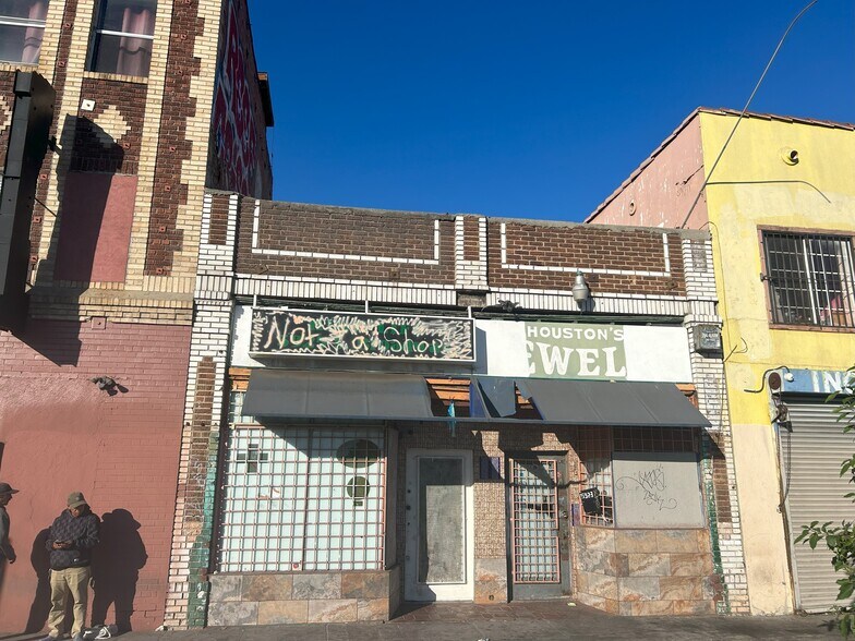 More Photos Of 5923 S Broadway, Los Angeles General Retail For Sale