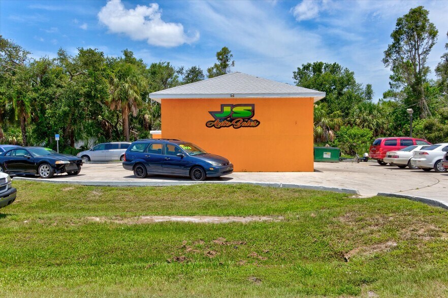 More Photos Of 15182 Dahlgren Ave, Port Charlotte Carwash For Lease