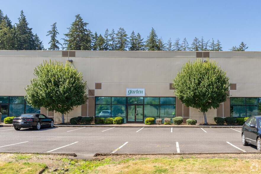 More Photos Of 3995 Fairview Industrial Dr, Salem Flex For Lease