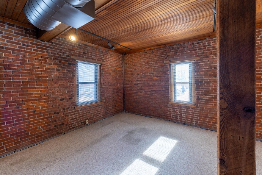More Photos Of 5 S Newstead Ave, Saint Louis Office For Sale