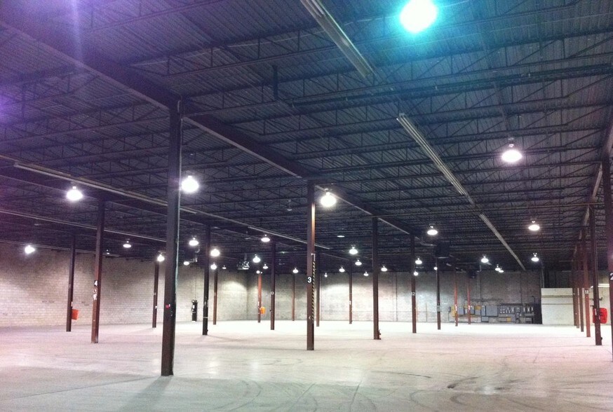 More Photos Of 2480 Tedlo St, Mississauga Warehouse For Sale