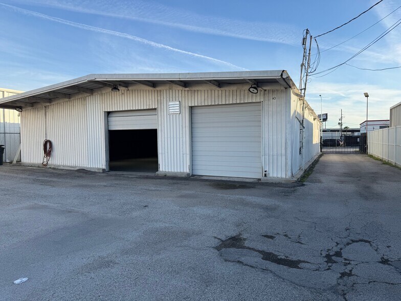More Photos Of 5710 Star Ln, Houston Warehouse For Lease