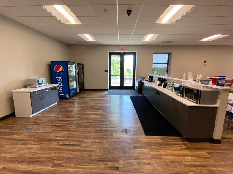 More Photos Of 1400 Lebanon Church Rd, Pittsburgh Unknown For Lease