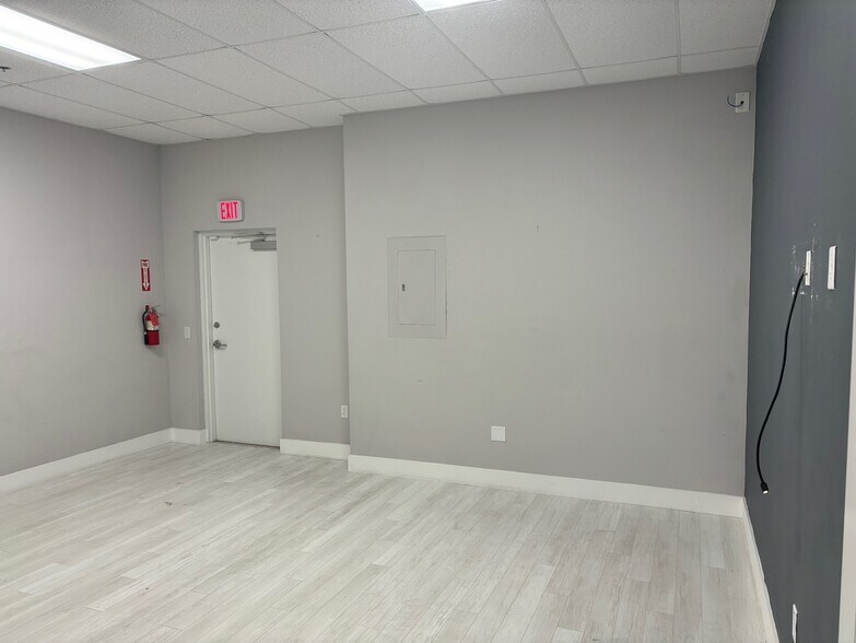 More Photos Of 10380 W State Road 84, Davie Showroom For Lease