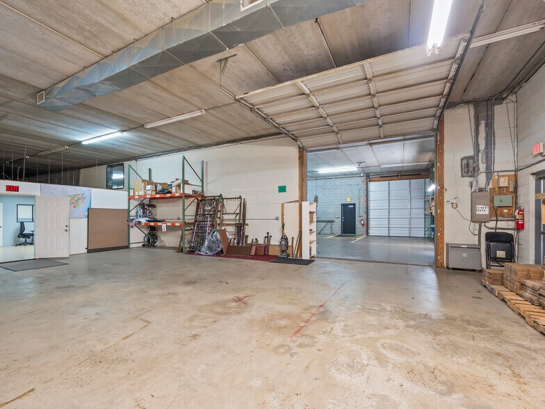 More Photos Of 2491 Armstrong Dr, Winston-Salem Warehouse For Sale