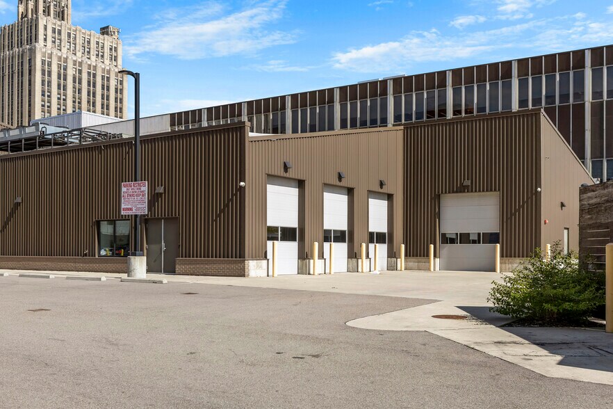 More Photos Of 225 Ellicott St, Buffalo Supermarket For Sale