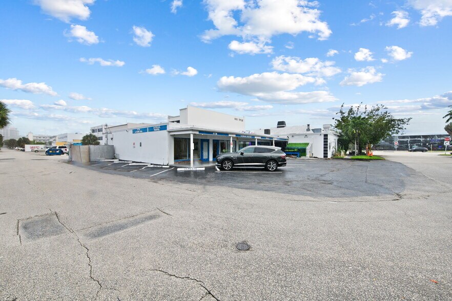 More Photos Of 2701-2709 E Oakland Park Blvd, Fort Lauderdale Storefront Retail Office For Lease