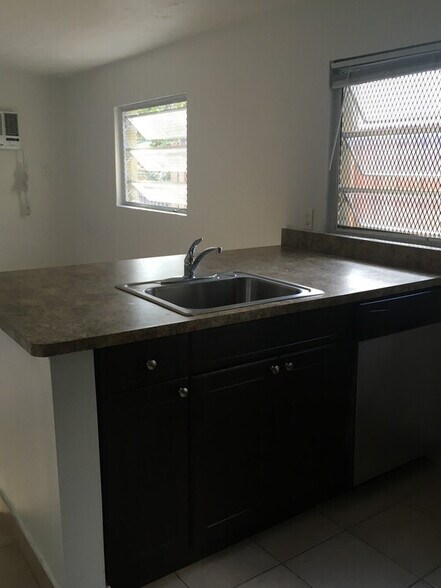 More Photos Of 24 SW 13th St, Dania Beach Apartments For Sale