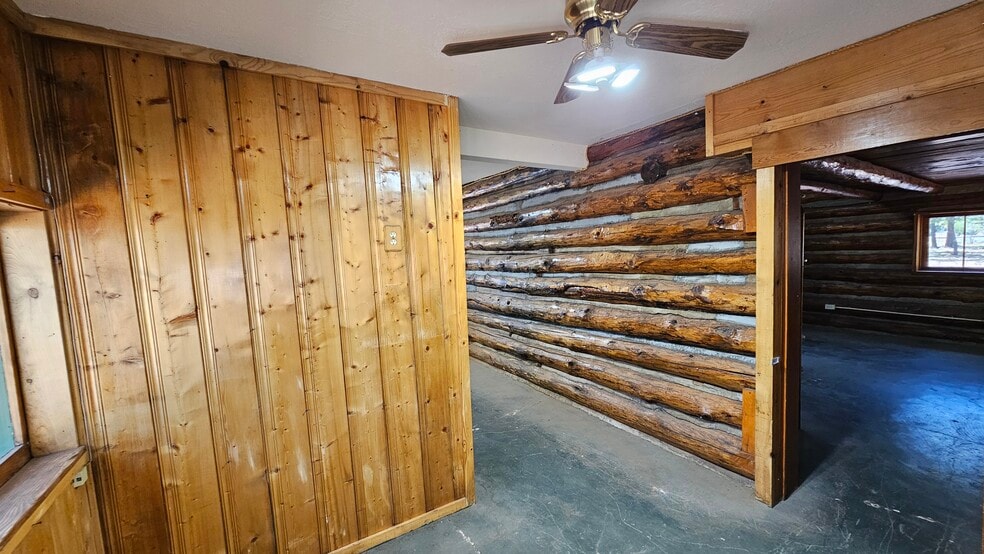 More Photos Of 182 White Mountain blvd, Lakeside General Retail For Sale