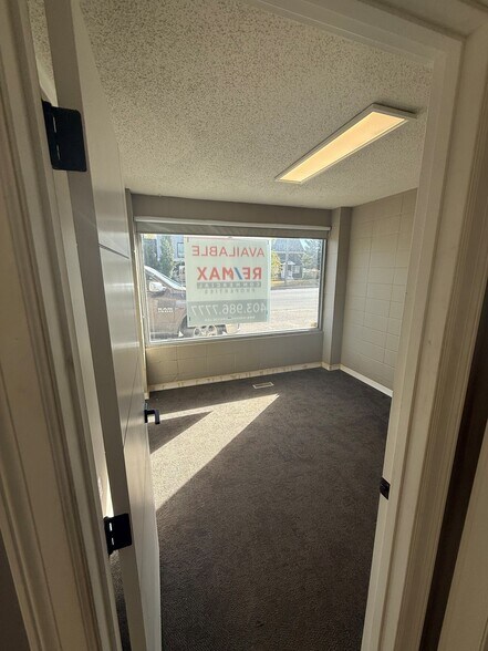 More Photos Of 5912 54 Ave, Red Deer Service For Sale