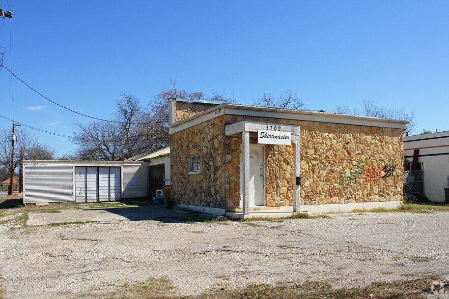 More Photos Of 1702-1706 S Presa St, San Antonio Freestanding For Sale