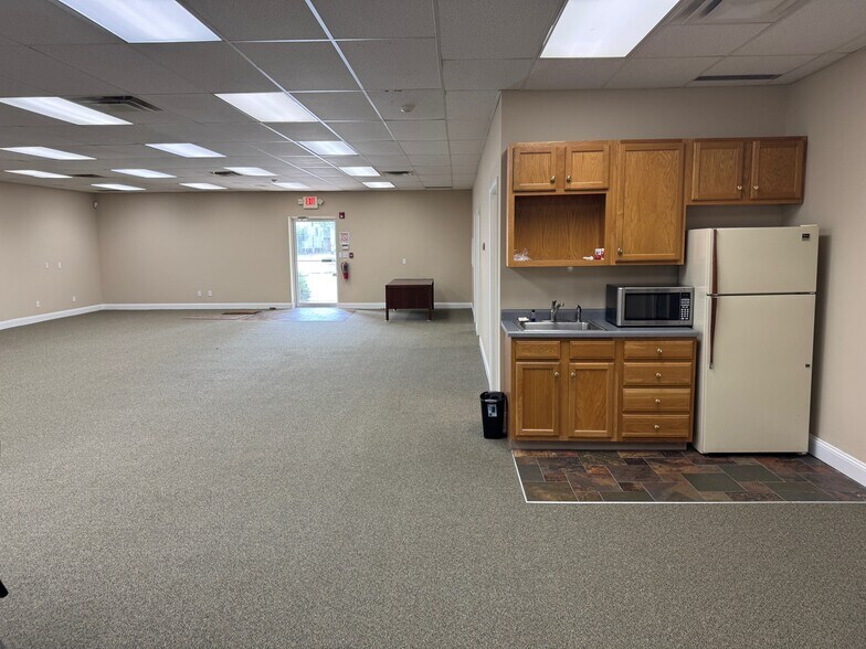 More Photos Of 2160 S 6th St, Springfield Industrial For Sale