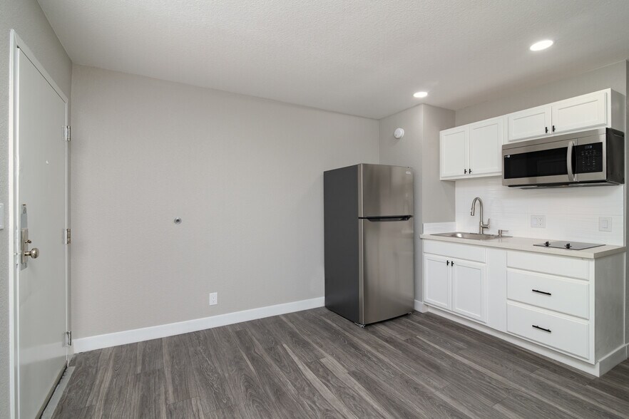 More Photos Of 3211 S 79th East Ave, Tulsa Apartments For Sale