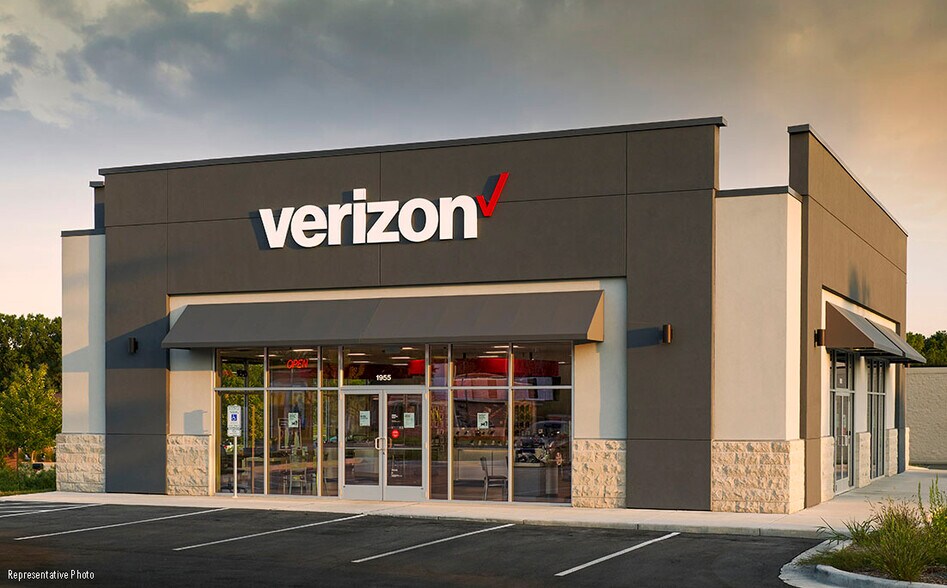 Primary Photo Of 103 Airport Rd, Harvard General Retail For Sale