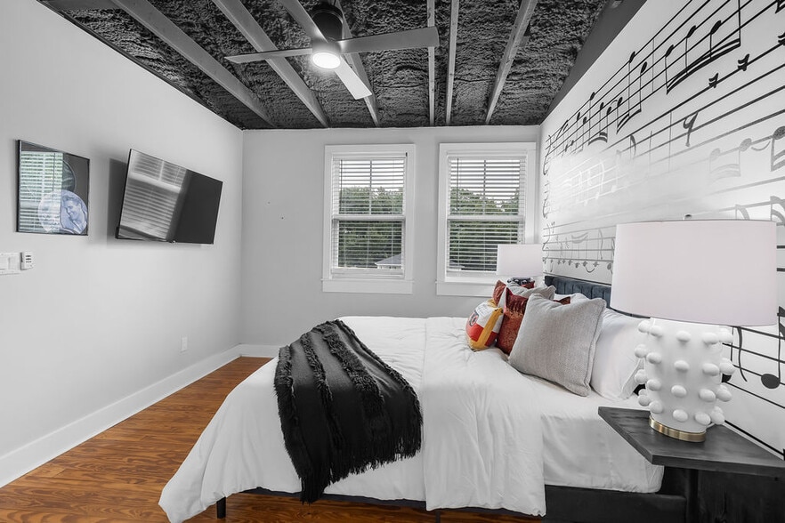 More Photos Of 156 Camellia St, Biloxi General Retail For Sale