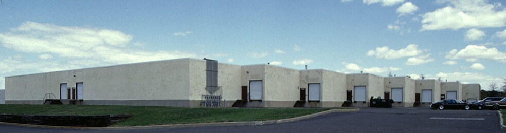 More Photos Of 200 13th Ave, Ronkonkoma Warehouse For Lease