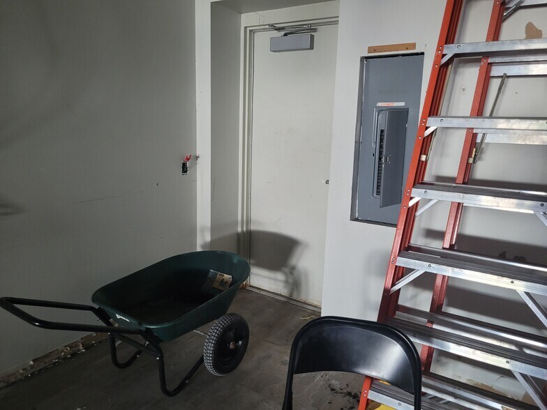 More Photos Of 1355-1369 Georgesville Rd, Columbus General Retail For Lease