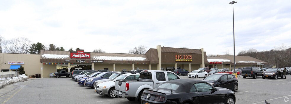 More Photos Of 59 N Plank Rd, Newburgh Unknown For Lease