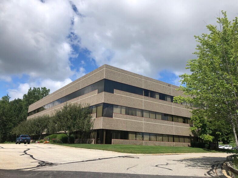 More Photos Of 1 Bedford Farms Dr, Bedford Unknown For Lease