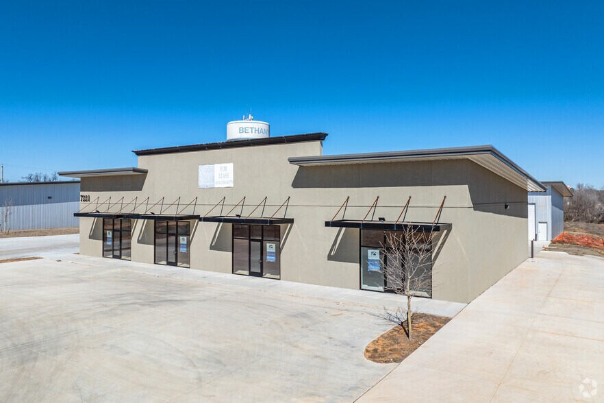 More Photos Of 7221 NW 23rd St, Bethany Showroom For Lease