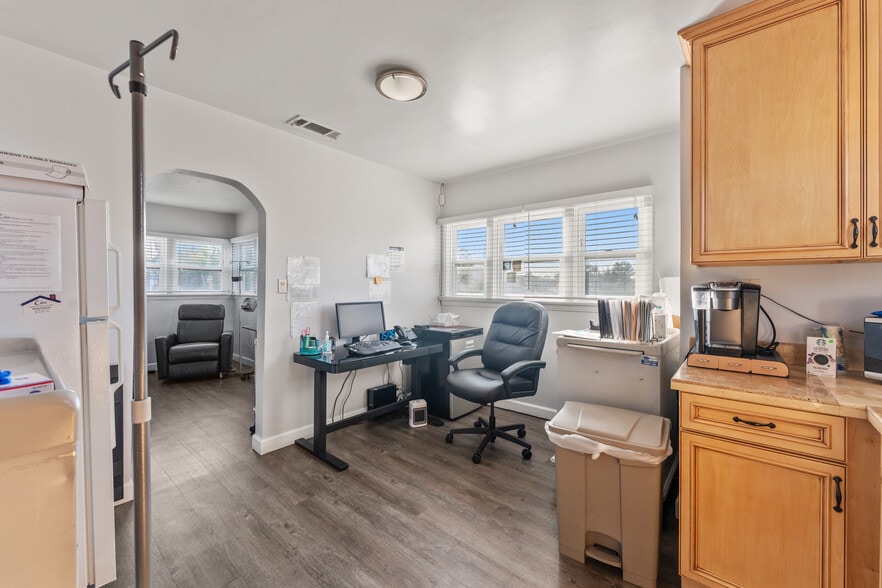 More Photos Of 76 Alabama St, Redlands Office For Lease