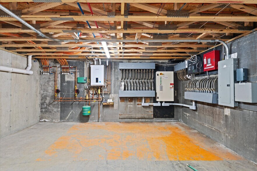 More Photos Of 86 Parsons St, Presque Isle Service Station For Sale