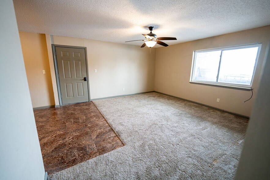 More Photos Of 300 E Windsor, Arkansas City Apartments For Sale