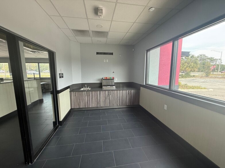 More Photos Of 5320 N Orange Blossom Trl, Orlando Restaurant For Sale