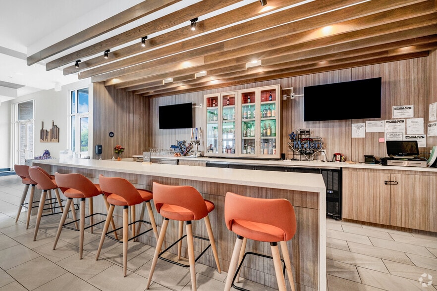 More Photos Of 3539 N Sam Houston Pky, Houston Hotel For Sale