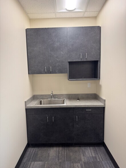 More Photos Of 8316-8330 S 259th St, Kent Unknown For Lease