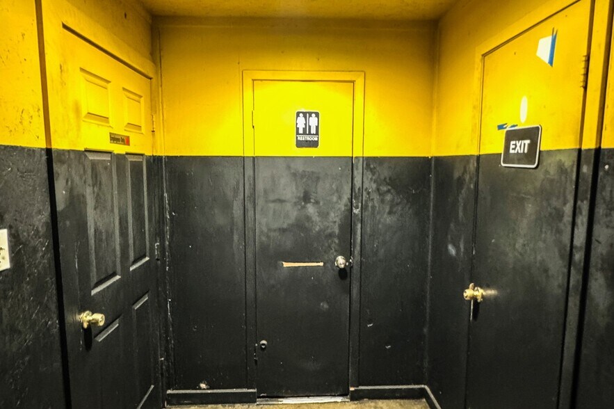 More Photos Of 261 SH 75 Hwy, Huntsville Service For Sale