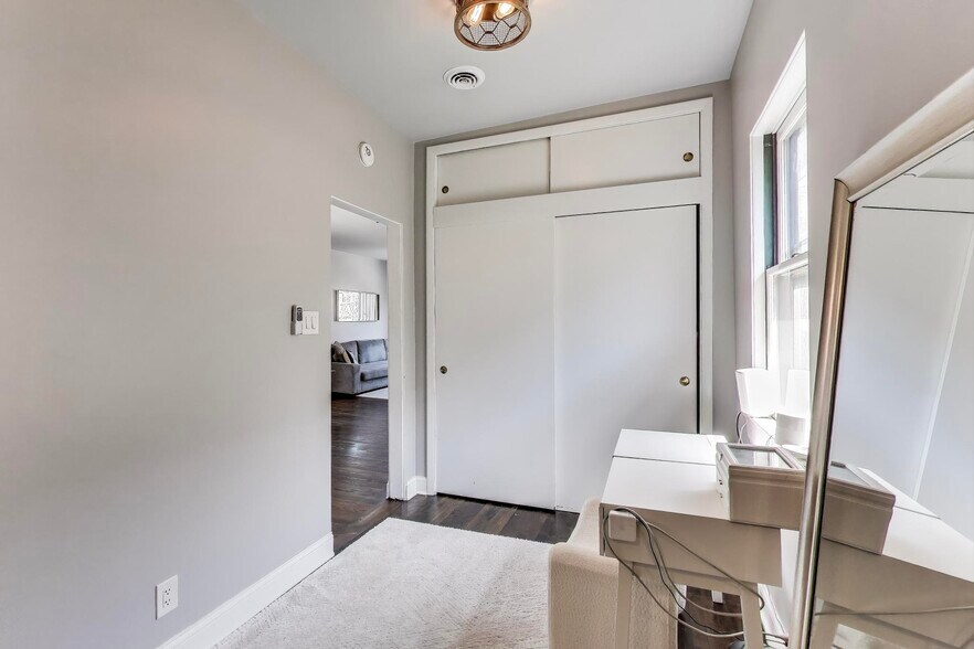More Photos Of 1103 W Grand Ave, Chicago Apartments For Sale