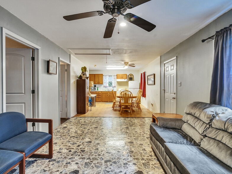 More Photos Of 280 Broken Arrow Marina, Livingston Hotel For Sale