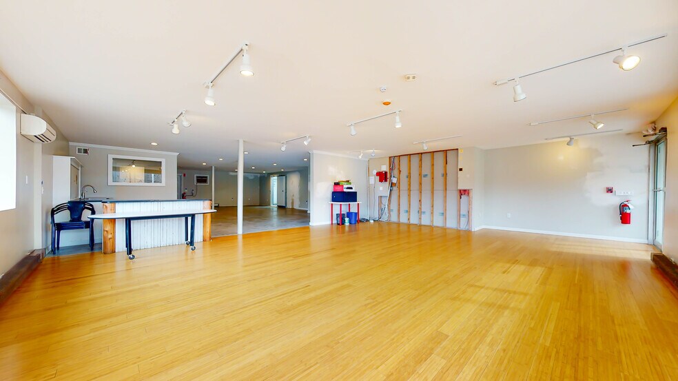 More Photos Of 906 Rt-28, Kingston Restaurant For Sale