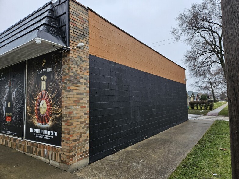 More Photos Of 6755-6759 W 79th St, Burbank Storefront For Sale