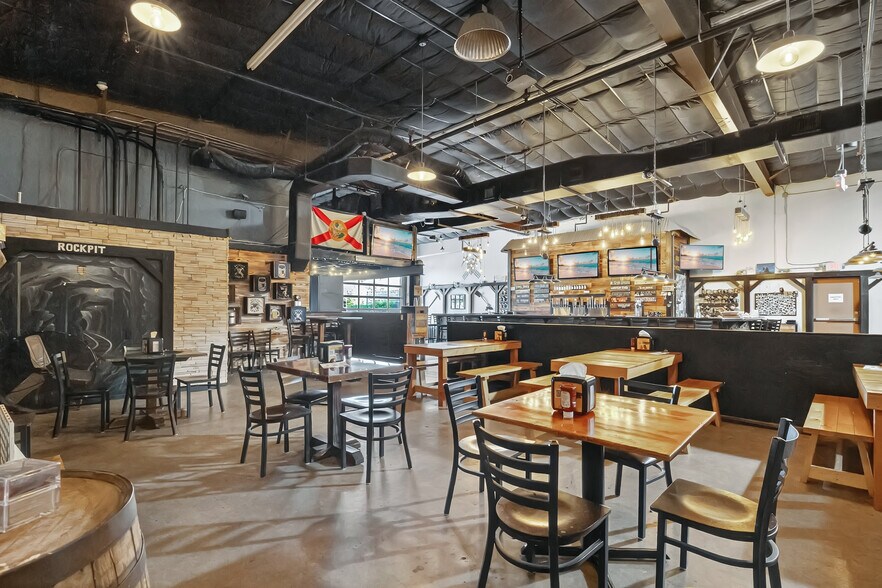 More Photos Of 10-14 W Illiana St, Orlando Warehouse For Sale