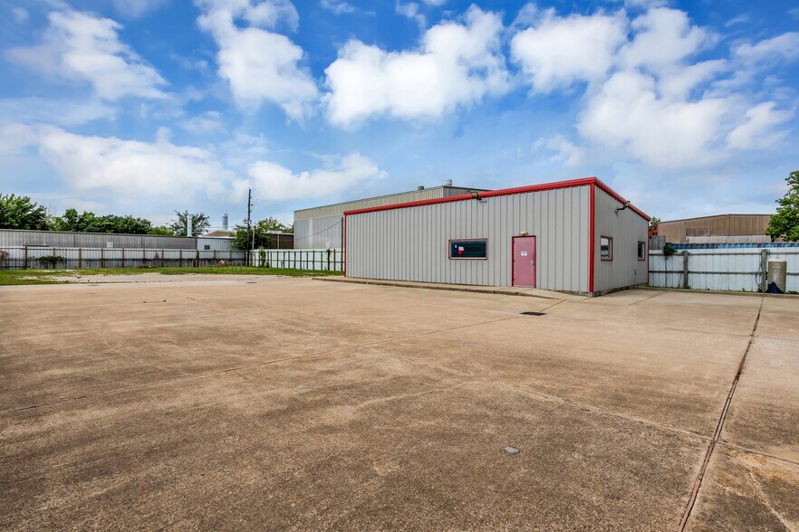 More Photos Of 6456 Cunningham Rd, Houston Industrial For Lease