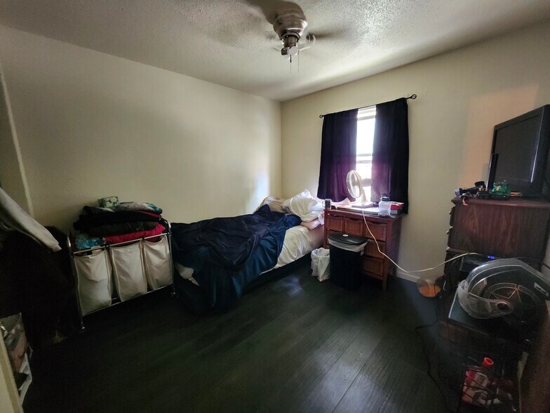 More Photos Of 204 3rd St SW, Rake Apartments For Sale