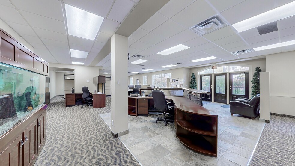 More Photos Of 121 Robinson St, Markham Office For Sale